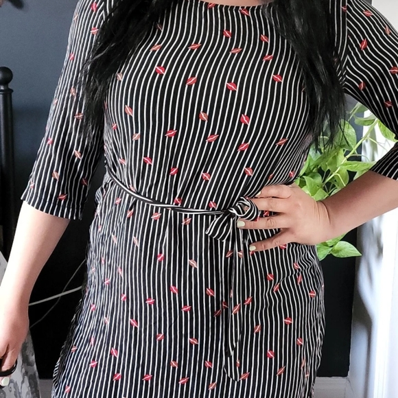 Dress - Picture 6 of 7